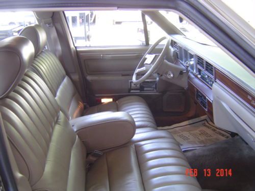 1988 lincoln town car signature sedan 4-door 5.0l