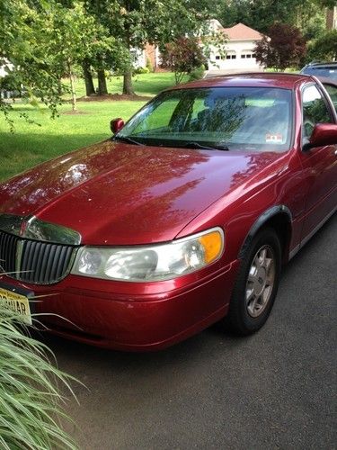 2000 red lincoln towncar
