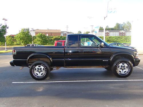 2001 chevy s10 zr2 extended cab 4x4  ls very clean! ready to go!