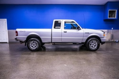 Extended cab 4x4 bed liner running nerf bars trailer hitch automatic cloth 4.0l