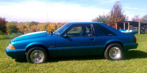 1988 ford mustang lx hatchback 2-door 5.0l, blue/white racing stripes