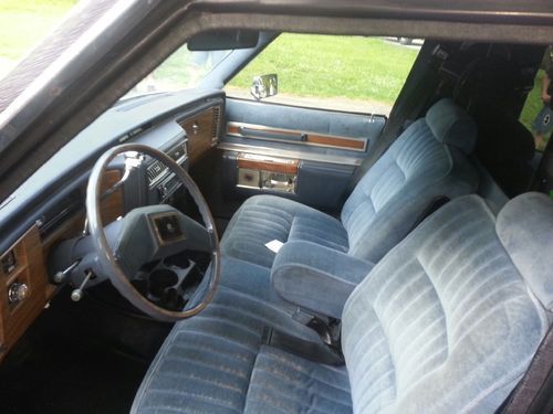 1983 caddilac hearse \ limo
