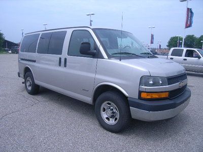 2005 chevy express 3500 11 passenger ****low reserve****