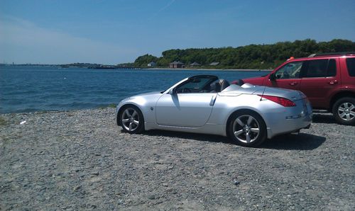 2006. 350z grand touring convertible 6 speed  leather bose