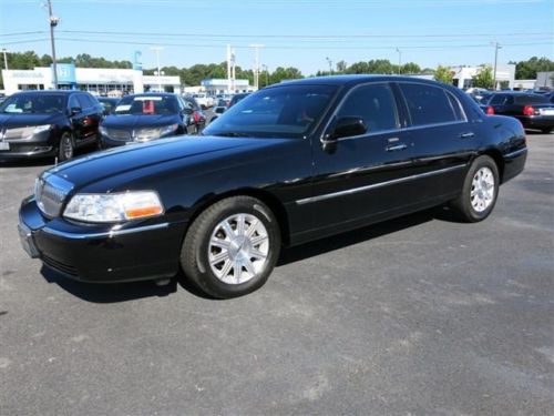 2011 lincoln town car signature limited low miles  classic style priced to sell!