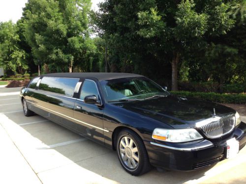 2005 lincoln town car executive by tiffany &#034;typhoon&#034; 10 passenger low miles!!!