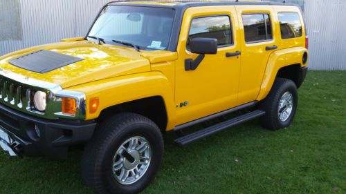 H3 hummer excellent condition, low miles, leather interior, moonroof ,4x4,