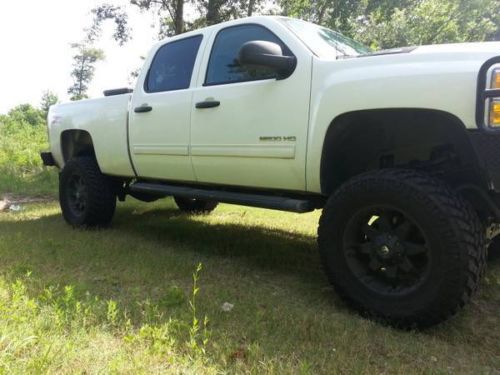 2011 lifted duramax on 37s no reserve!!!!!
