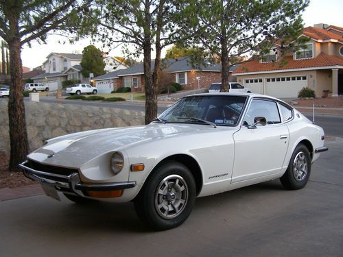 1972 datsun 240z white with red interior