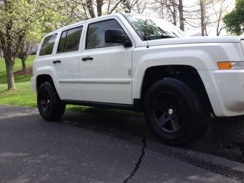 No reserve auction!  2008 jeep patriot limited, 4wd, lifted w/ 16&#034; rubicon whls