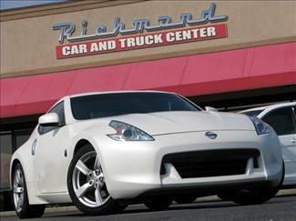 2011! 370z! white! automatic! leather! beautiful &amp; absolutely spotless! ky!