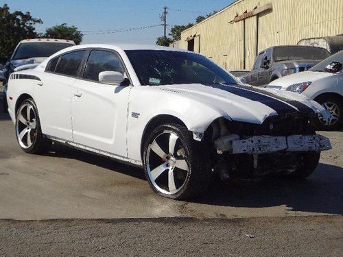 2011 dodge charger se damaged salvage low miles loaded priced to sell wont last!