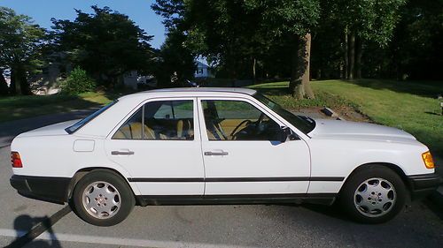 1989 mercedes-benz 300-e hard to find white with dark tan interieor