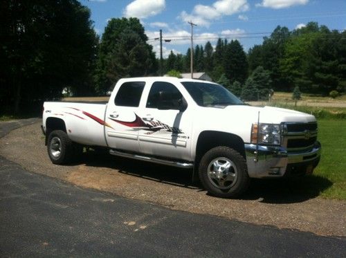 2009 chevy 3500 hd dually with allison transmission and 6.6 duramax turbo diesel
