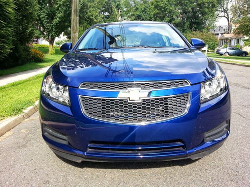 *** 2012 chevrolet cruze lt *** only 1500 miles *** great on gas *** excellent