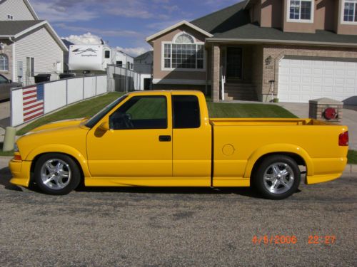 2003 s-10 extreme factory yellow color. low miles 10300. showroom condition.