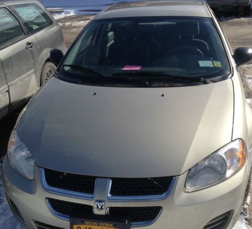 2005 dodge stratus for sell gold color sxt 4 door, in great condition