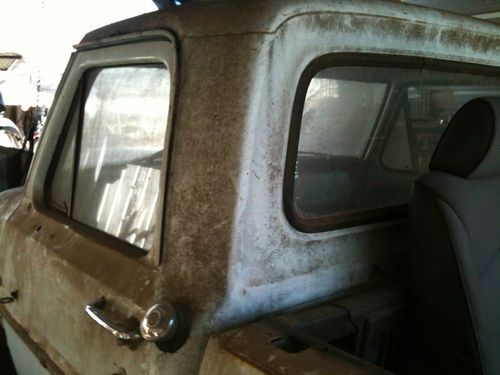 Ford texas f-100 with title in pieces mostly all there exept drivetrane