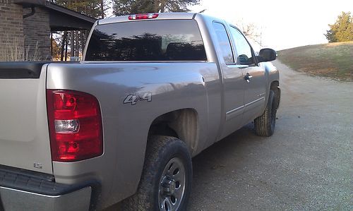 2009 chevy silverado 1500 4x4  great shape  72,000 actual miles extended cab.