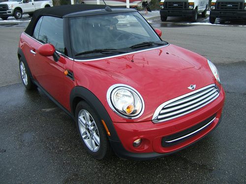 2012 mini cooper convertible! automatic! get ready for summer!