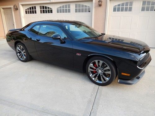 Dodge challenger srt8 - loaded with options - excellent condition