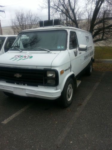 1984 chevy/gmc van 1ton. refrigerated cargo area. rebuilt engine with low mileag
