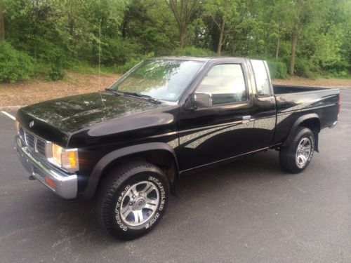 1997 nissan pickup xe* extended cab * 4x4 * 4-cylinder * 5-speed * clean truck**