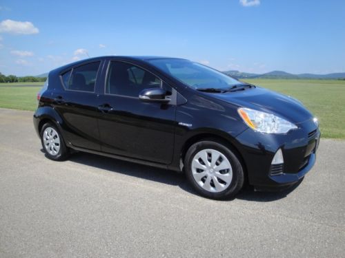 2012 toyota prius c hybrid 55mpg like brand new only 33k miles bluetooth aux
