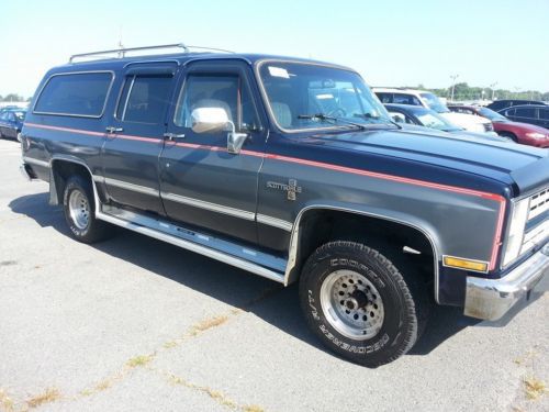 1986 chevrolet suburban scottsdale 10/ looks&amp;drives great/kept up to date