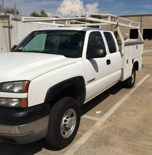 Silverado classic 2500hd 4x4 white, 8 foot harbor utility bed, with ladder rack
