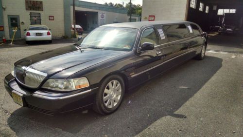 2003 lincoln town car executive limousine 4-door 4.6l