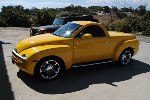 2004 slingshot yellow chevrolet ssr v8 4 speed automatic 4000 miles