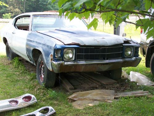 1971 chevelle 307 engine (out of car) extra parts included.has salvage pa title.