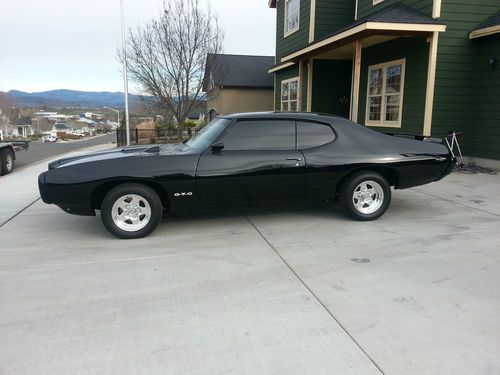 1969 pontiac gto black on black daily driver everything works as it should show!