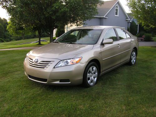 2007 toyota camry le   37k miles, 4cylinder, auto, like new
