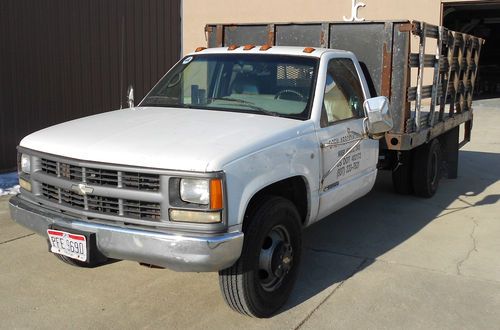 1995 chevy truck gvw 11,000 stake bed with lift