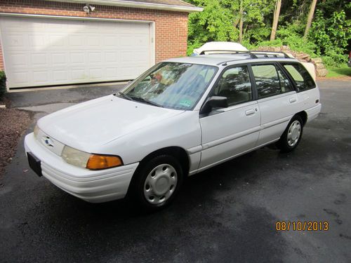 1996 ford escort lx wagon only 54k orig miles! 1 family owned,cold a/c 32 mpg