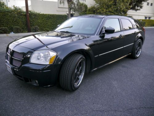 2006 dodge magnum r/t wagon 4-door 5.7l with many great modifications and upgrad