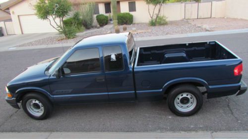 2003 chevy s-10 extended cab 3 doors 2wd 72,500 miles