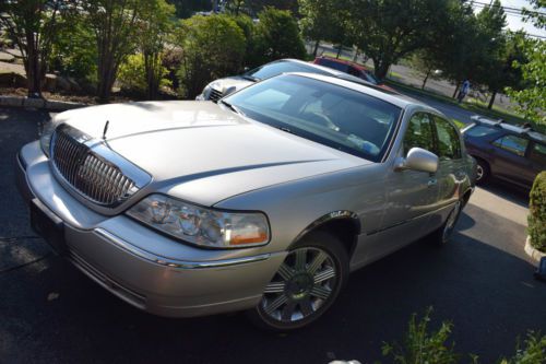 2003 lincoln town car cartier edition , 39k, 1 owner , near mint luxury cadillac
