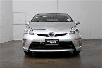Prius 3, navigation, solar roof, leather, like new, no issues, we finance!