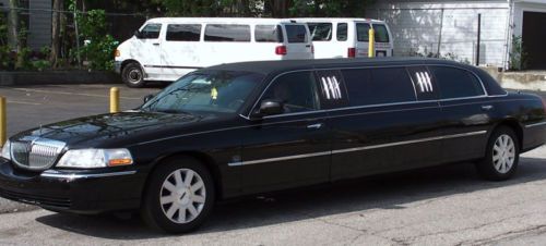 Limo limousine stretch town car lincoln  6 passenger no reserve