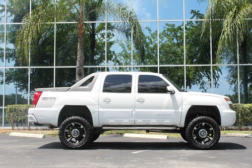 Hot******2002 chevrolet avalanche with 8 inch lift on 35 inch toyo mt's******hot
