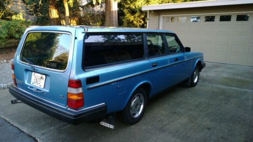 Volvo 240 dl wagon - well-preserved, great for the volvo enthusiast