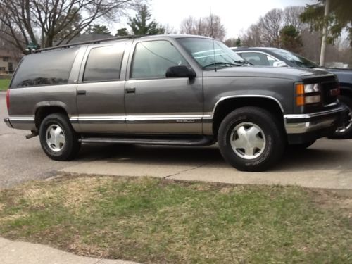 1999 gmc suburban - 4x4 loaded with heated leather seats