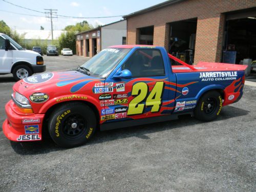 2000 chevy s10 nascar racing truck replica - very nicely done - under 60k miles