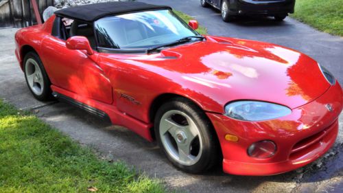 Beautiful 1994 dodge viper v10 convertible 2nd owner 14,275 miles!