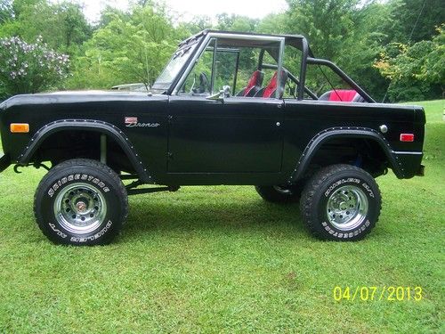 1976 ford bronco sport, automatic, power steering, disc brakes, clean no rust!!!