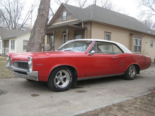Pontiac lamans, red and white two door