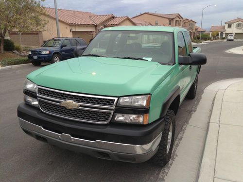 2005 chevy silverado 2500 hd base, extended cab, 4x4, low miles, no reserve